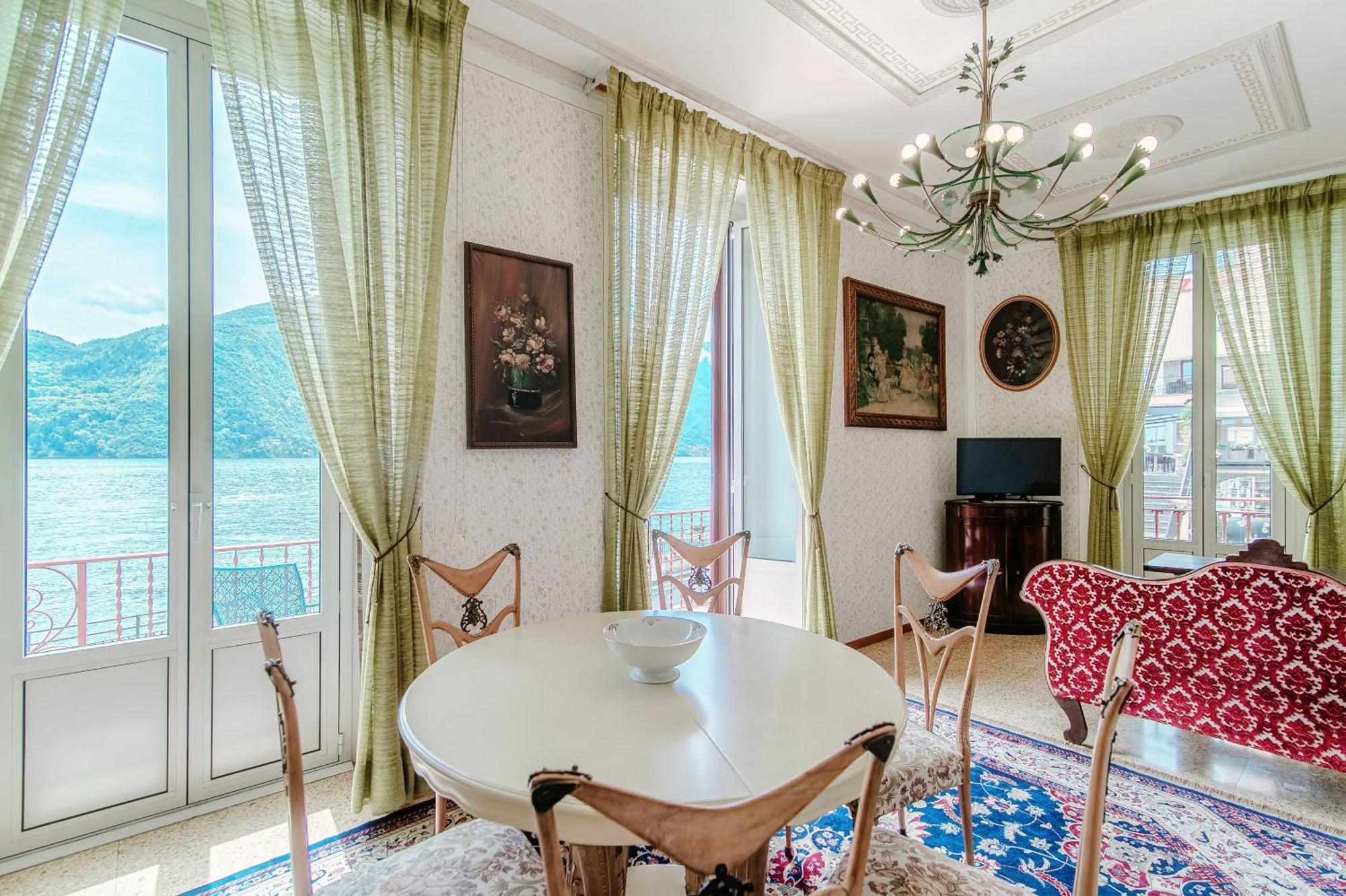 Portici Brentano - By Myhomeincomo *